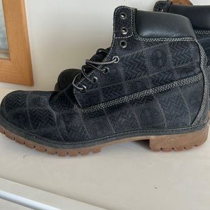 Black size 12 Timberland boots